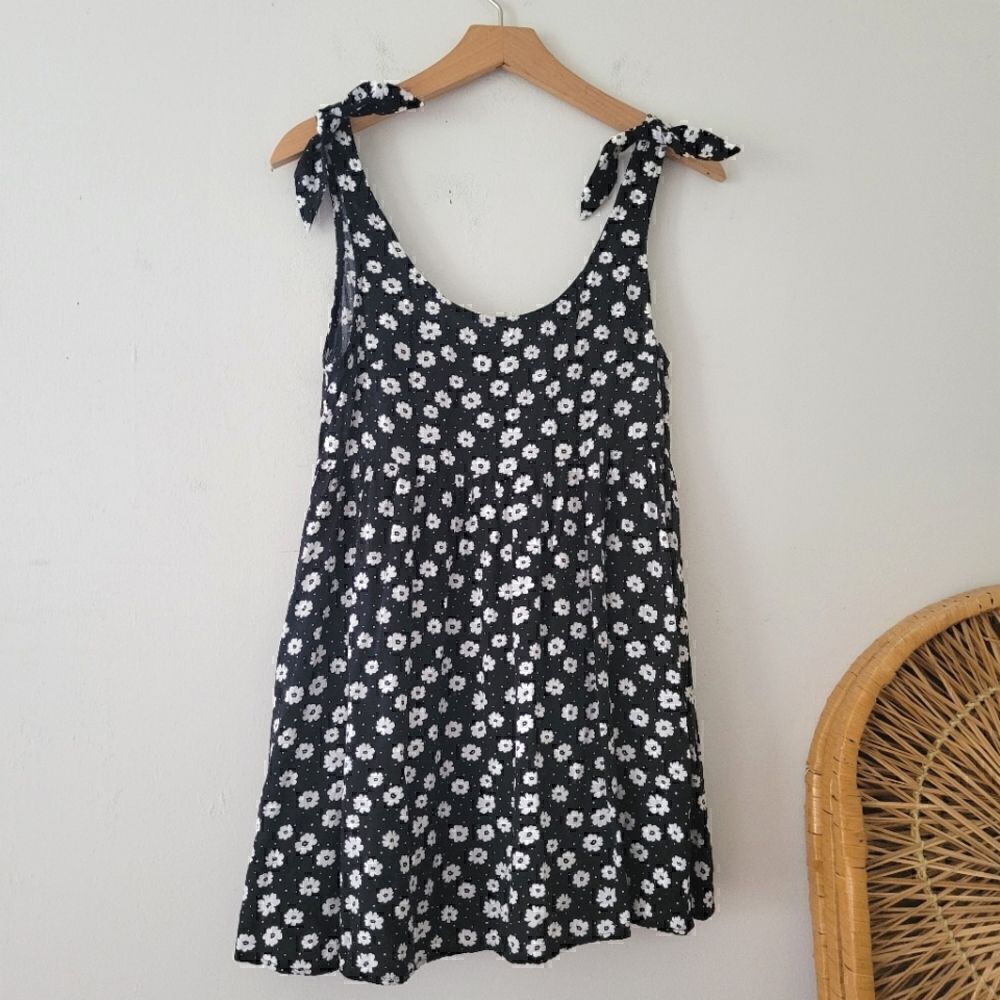 Forever 21 Black And White Floral Print Tank S